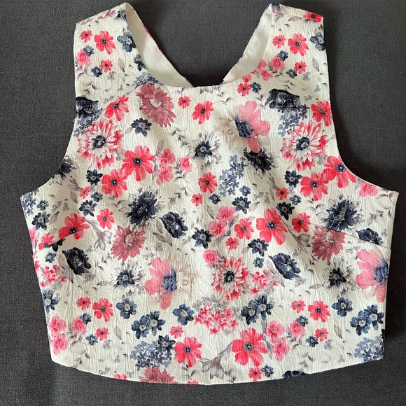 Floral crop top - Picture 1 of 2